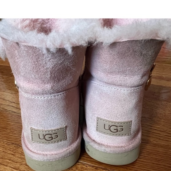 Light pink UGGS - Picture 4 of 6